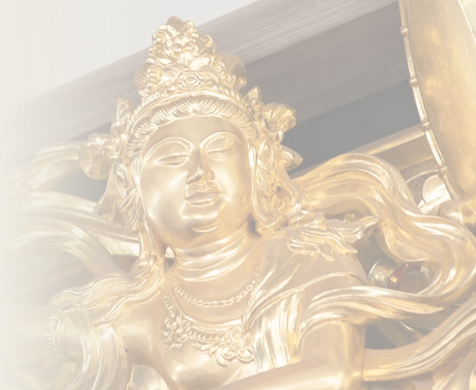 金色の菩薩像